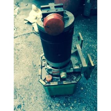 Electric Hydraulic Pump &amp; Reservoir from 1994 Linde L14 Fork Lift. Breaking.