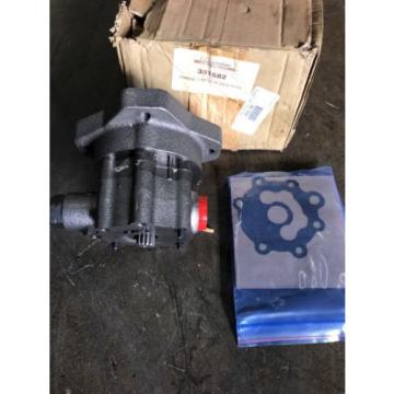 381582 JOHNSTON 4000 SWEEPER CHARGE PUMP EATON DRIVE